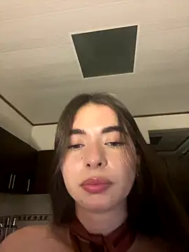 Coralinee 01 online show from 12.17.25