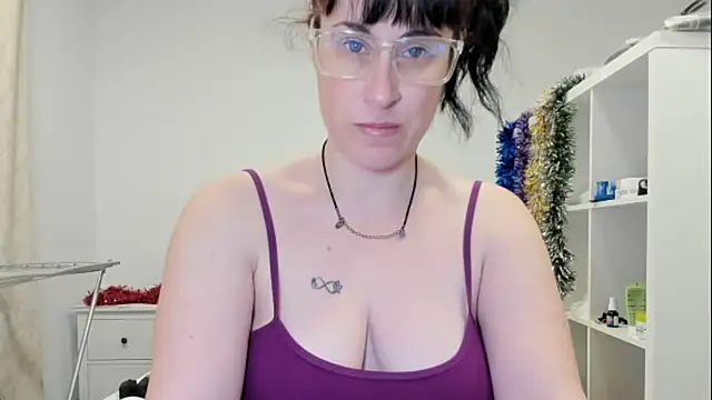 emmita69  online show from 12.15.25