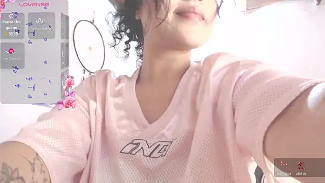 Snapshot of Amara18_ chatting on 11.08.25 Amara18 online show from 11.08.25