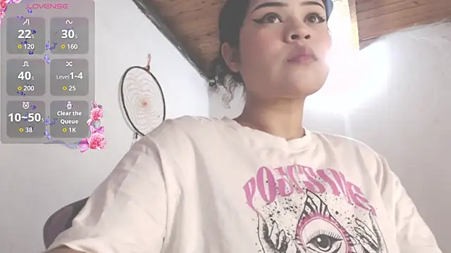 Snapshot of Amara18_ chatting on 11.30.25 Amara18 online show from 11.30.25