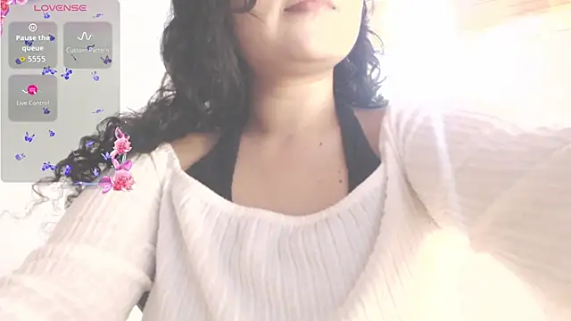 Snapshot of Amara18_ chatting on 12.18.25 Amara18 online show from 12.18.25