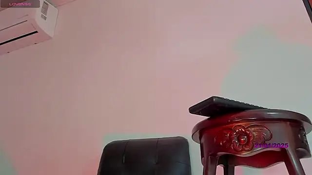 Snapshot of Karoline_Marin chatting on 01.21.25 Karoline Marin online show from 01.21.25