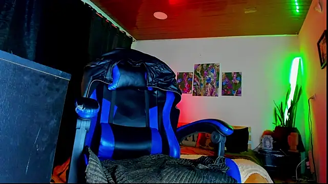 LatinMilk  online show from 02.21.26