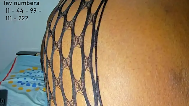 Snapshot of aphrodites_ass chatting on 06.25.26 aphrodites ass online show from 06.25.26