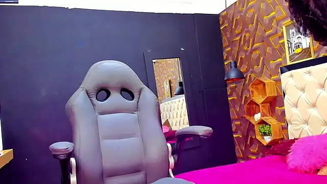 Snapshot of deyy_madissonn chatting on 12.10.24 deyy madissonn online show from 12.10.24