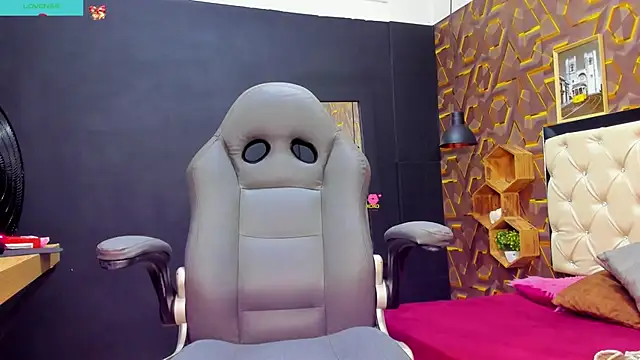 Snapshot of deyy_madissonn chatting on 12.30.24 deyy madissonn online show from 12.30.24