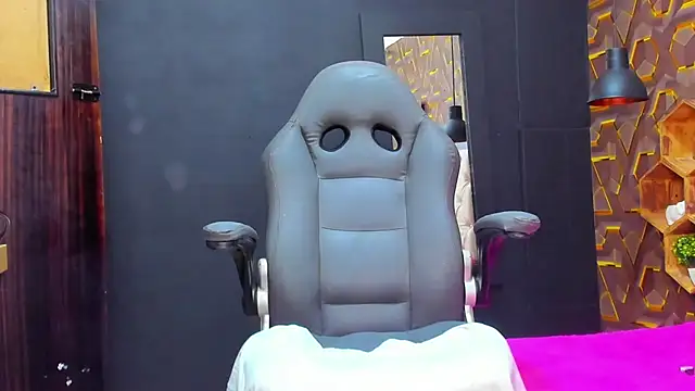 Snapshot of deyy_madissonn chatting on 01.11.25 deyy madissonn online show from 01.11.25