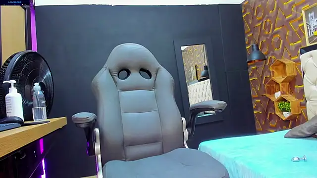 Snapshot of deyy_madissonn chatting on 01.14.25 deyy madissonn online show from 01.14.25