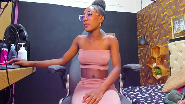 Snapshot of deyy_madissonn chatting on 01.23.25 deyy madissonn online show from 01.23.25