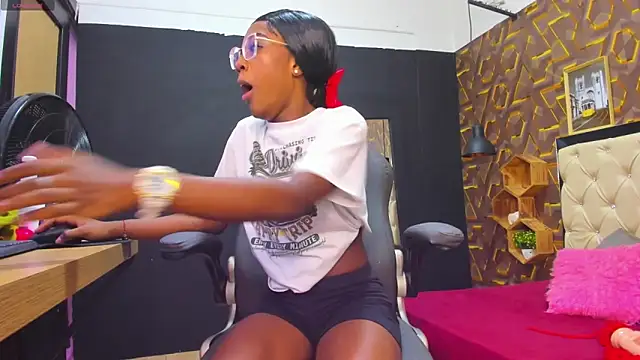 Snapshot of deyy_madissonn chatting on 01.31.25 deyy madissonn online show from 01.31.25