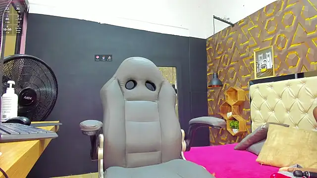 Snapshot of deyy_madissonn chatting on 02.10.25 deyy madissonn online show from 02.10.25