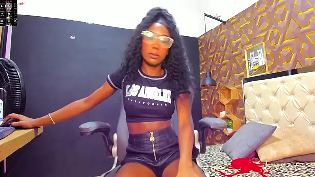 Snapshot of deyy_madissonn chatting on 03.11.25 deyy madissonn online show from 03.11.25