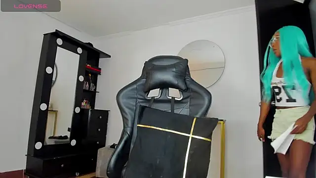 Snapshot of deyy_madissonn chatting on 12.13.25 deyy madissonn online show from 12.13.25