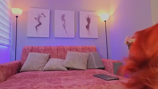 Juliana Saenzz online show from 10.24.25