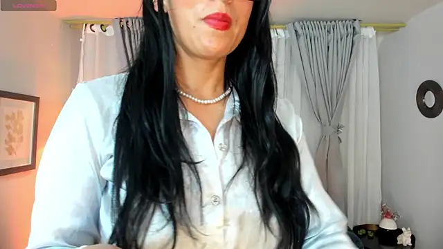 Snapshot of kira_moon__ chatting on 10.12.25 kira moon online show from 10.12.25