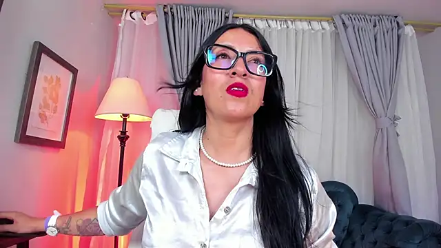 kira moon   online show from 10.16.25