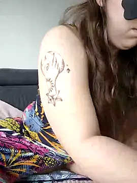 Snapshot of FrancaiseLynne chatting on 01.27.25 FrancaiseLynne online show from 01.27.25