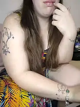 Snapshot of FrancaiseLynne chatting on 02.04.25 FrancaiseLynne online show from 02.04.25