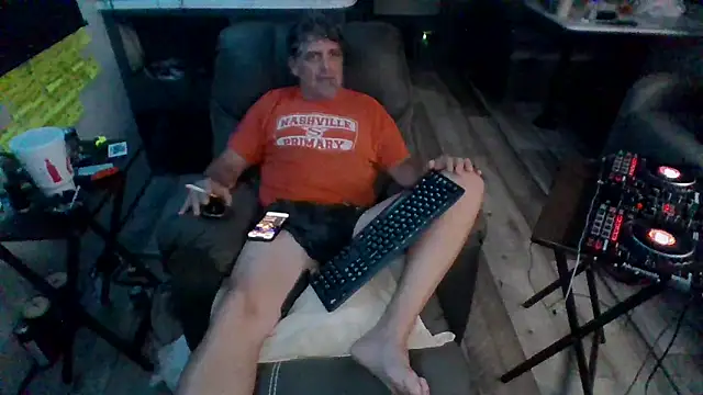 Snapshot of lateniter chatting on 09.16.25 lateniter online show from 09.16.25