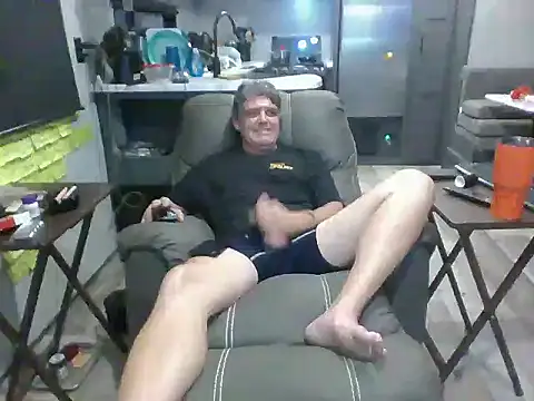 Snapshot of lateniter chatting on 11.05.25 lateniter online show from 11.05.25