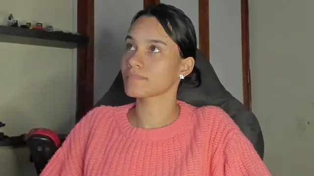 Snapshot of SamanthaWatson chatting on 12.21.24 SamanthaWatson online show from 12.21.24