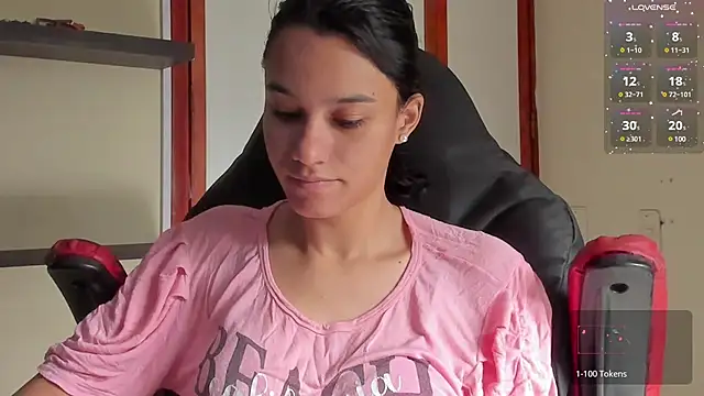 Snapshot of SamanthaWatson chatting on 12.25.24 SamanthaWatson online show from 12.25.24