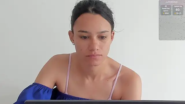 Snapshot of SamanthaWatson chatting on 02.05.25 SamanthaWatson online show from 02.05.25