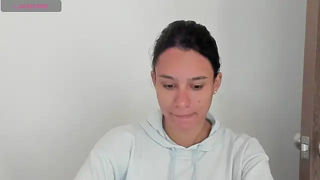 Snapshot of SamanthaWatson chatting on 03.10.25 SamanthaWatson online show from 03.10.25