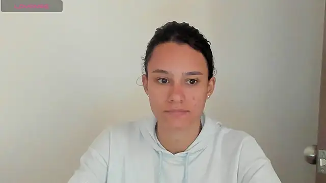 Snapshot of SamanthaWatson chatting on 03.10.25 SamanthaWatson online show from 03.10.25