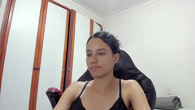 Snapshot of SamanthaWatson chatting on 03.15.25 SamanthaWatson online show from 03.15.25