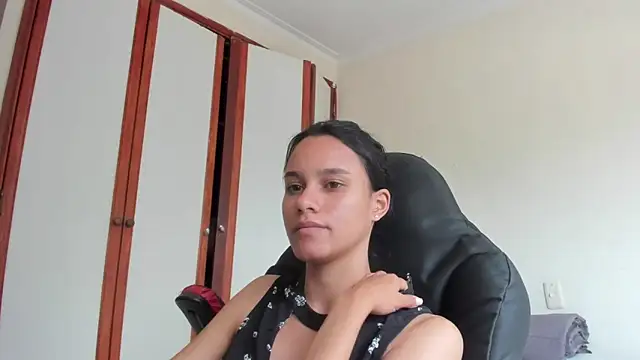 Snapshot of SamanthaWatson chatting on 03.15.25 SamanthaWatson online show from 03.15.25