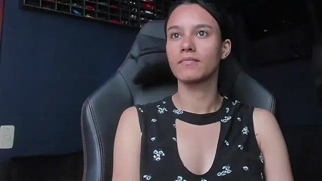 Snapshot of SamanthaWatson chatting on 03.16.25 SamanthaWatson online show from 03.16.25