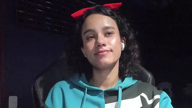 Snapshot of SamanthaWatson chatting on 03.23.25 SamanthaWatson online show from 03.23.25