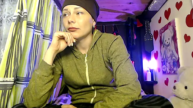 Snapshot of HarleyQuinn_69 chatting on 03.18.25 HarleyQuinn 69 online show from 03.18.25