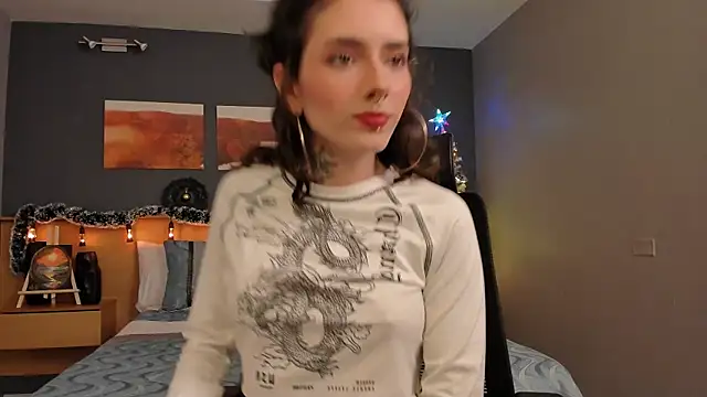 LiliJones  online show from 12.04.24