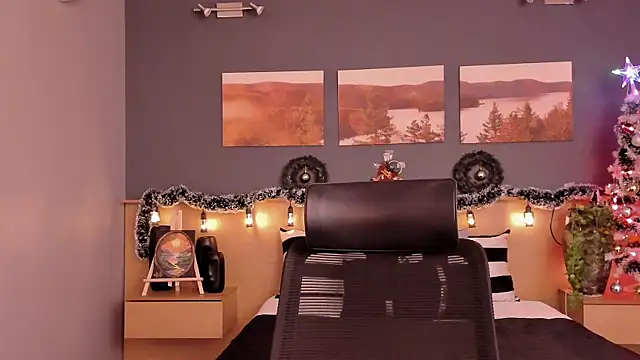 LiliJones  online show from 12.16.24