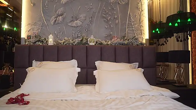 eva fashionista online show from 12.24.24