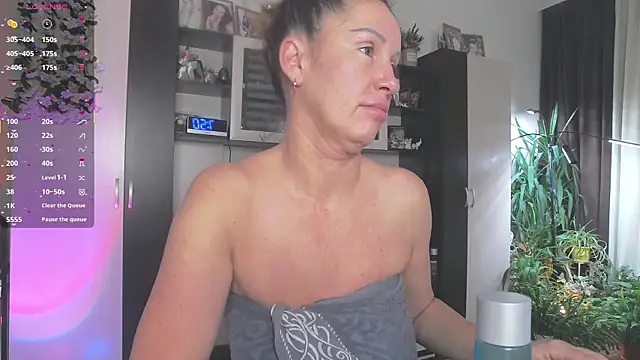 Snapshot of SheilaRyan chatting on 01.18.26 SheilaRyan online show from 01.18.26