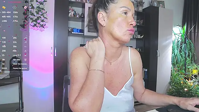 Snapshot of SheilaRyan chatting on 02.07.26 SheilaRyan online show from 02.07.26