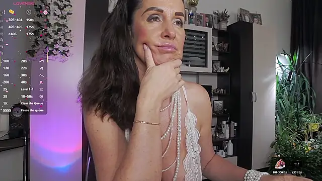 Snapshot of SheilaRyan chatting on 02.20.26 SheilaRyan online show from 02.20.26