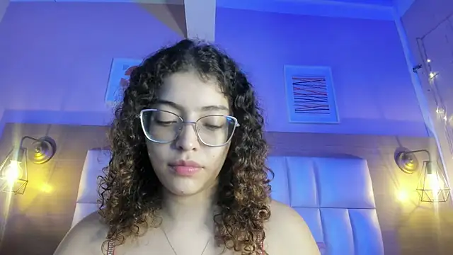 Snapshot of Dollar-girl chatting on 01.11.25 Dollar-girl online show from 01.11.25