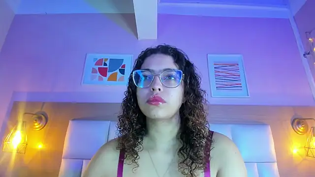 Snapshot of Dollar-girl chatting on 01.24.25 Dollar-girl online show from 01.24.25