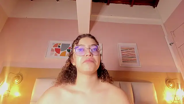 Snapshot of Dollar-girl chatting on 01.31.25 Dollar-girl online show from 01.31.25