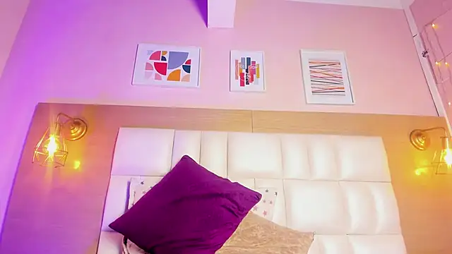 Snapshot of Dollar-girl chatting on 02.17.25 Dollar-girl online show from 02.17.25