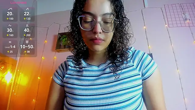 Snapshot of Dollar-girl chatting on 02.19.25 Dollar-girl online show from 02.19.25