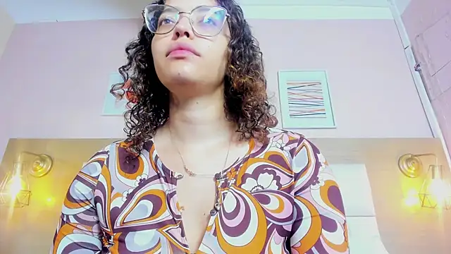 Snapshot of Dollar-girl chatting on 03.17.25 Dollar-girl online show from 03.17.25