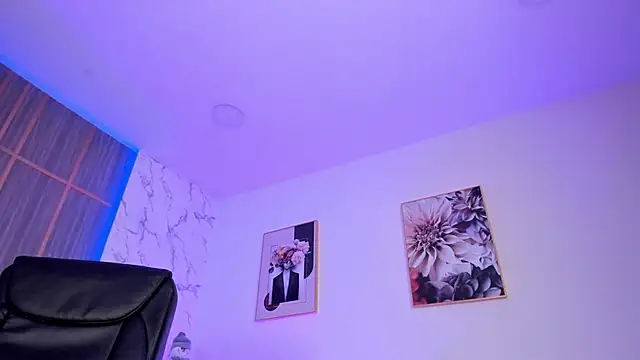 Dollar-girl online show from 12.22.25