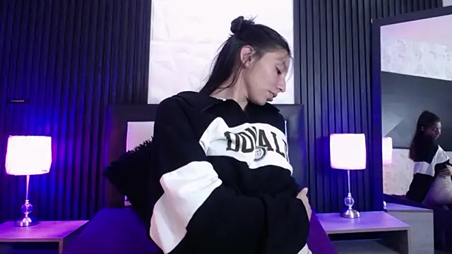 Snapshot of kendall_saenz chatting on 12.18.24 kendall saenz online show from 12.18.24