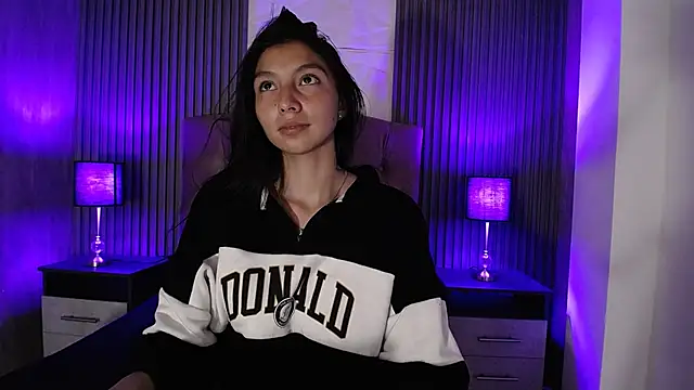 Snapshot of kendall_saenz chatting on 01.30.25 kendall saenz online show from 01.30.25