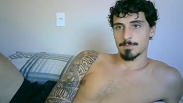 Snapshot of milkoffe chatting on 12.05.24 milkoffe online show from 12.05.24